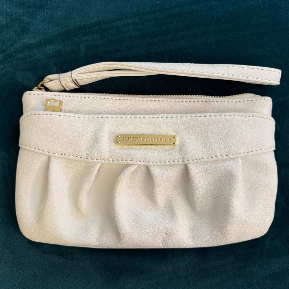 Juicy Couture‎ Wristlet Cream Faux Leather Ruched Gold Hardware 885919589378